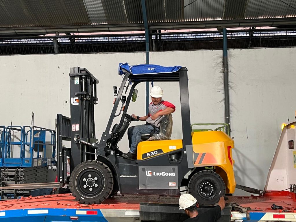 Sewa Forklift 3 ton Tandes 