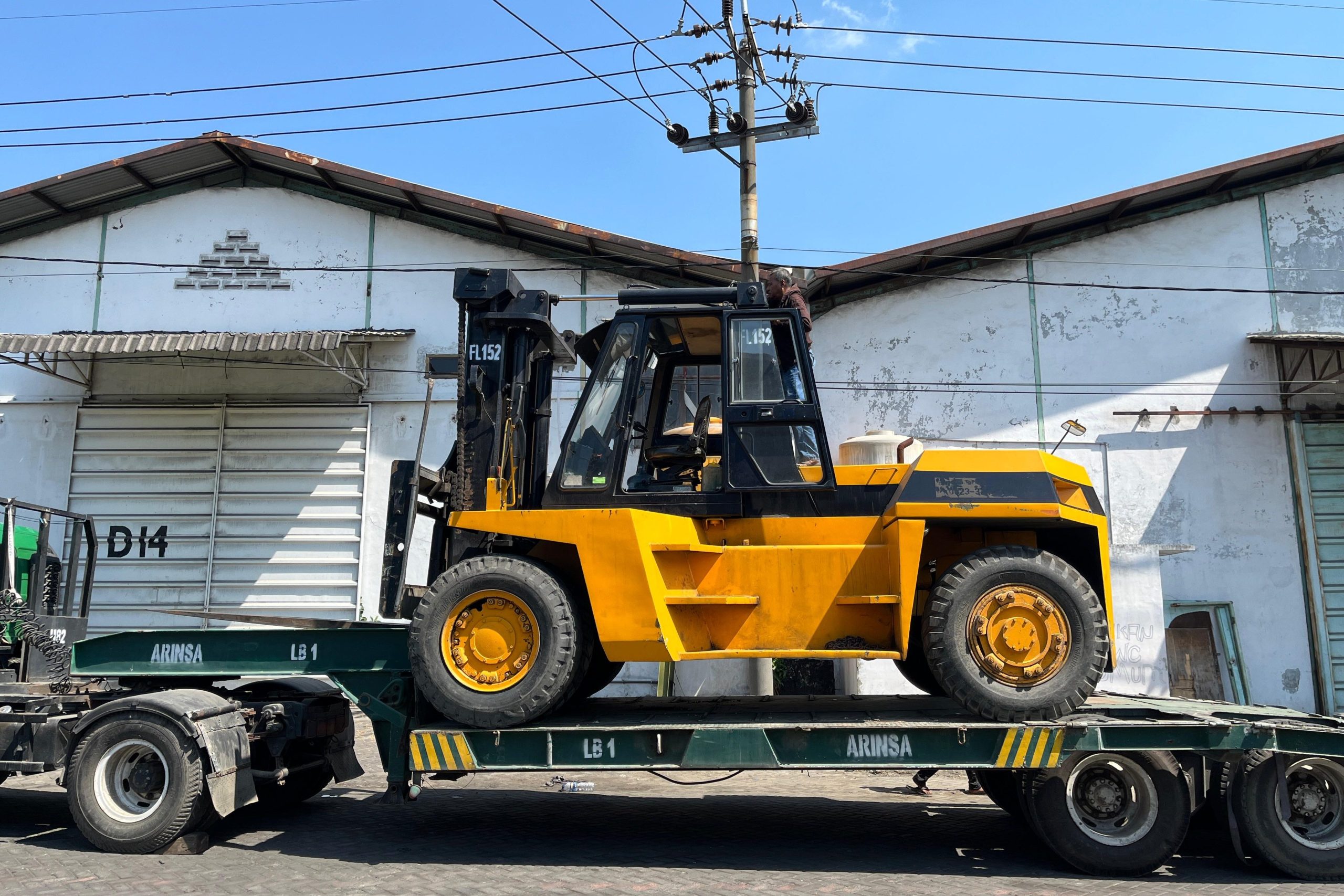 Sewa Forklift Murah Tandes Surabaya - 0822 2717 5174