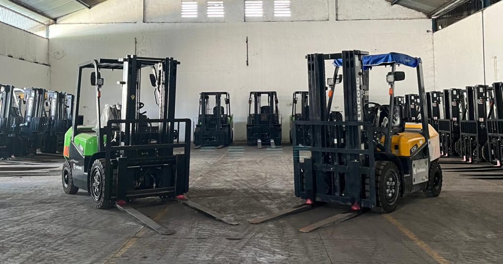 Sewa Forklift Graha Famili Surabaya