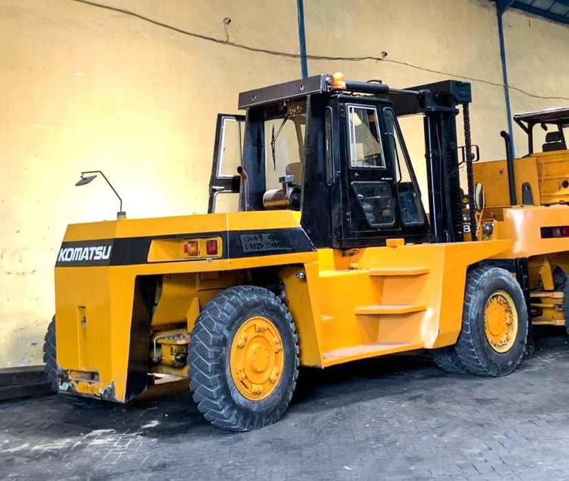 Sewa Forklift 20 Ton